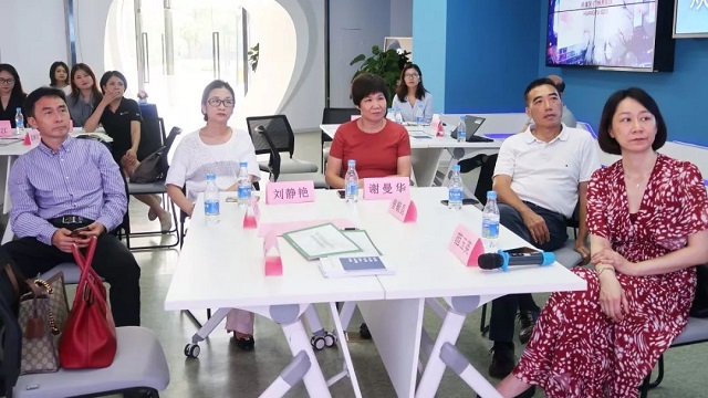 99499www威尼斯书记谢曼华女士、副院长刘静艳教授、EMBA中心主任王远怀先生、中大管院EMBA校友理事会会长曾毓昌先生、中大管院EMBA思享会会长范玉英女士