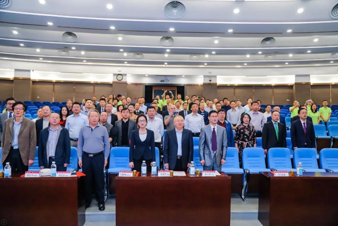 全体师生起立奏唱中山大学校歌