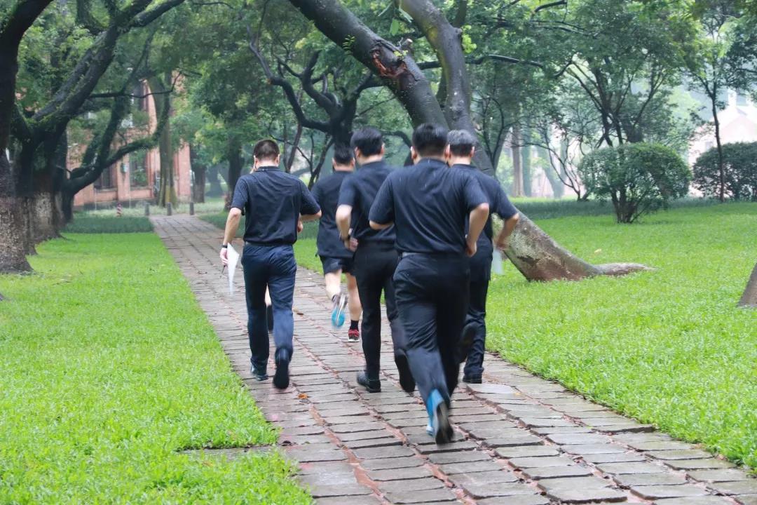风里雨里,爱我中大在心里