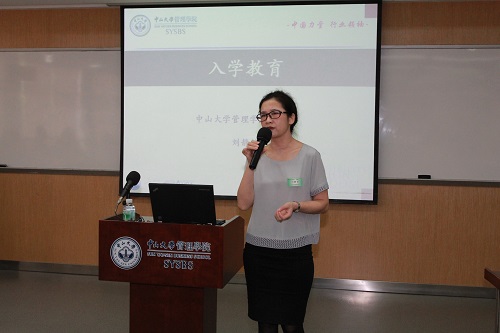 (刘静艳副院长面向新同学开展学前教育)