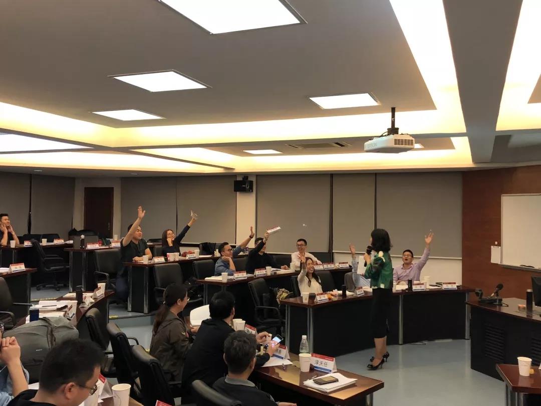 (同学们积极互动)