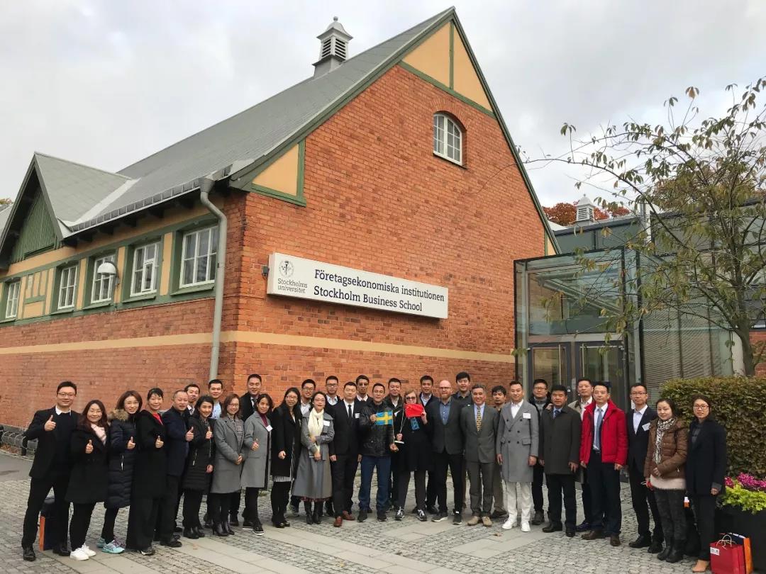 (学员们在斯德哥尔摩大学合照)